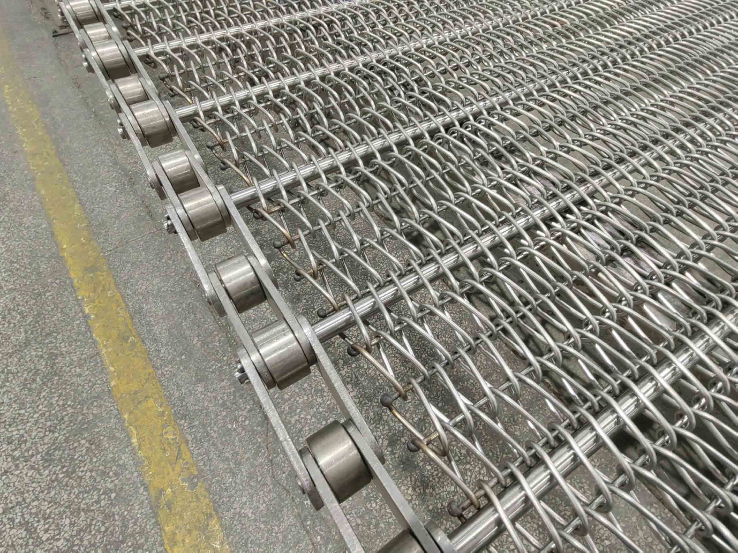 預制菜行業必備:金屬輸送網帶的四大優點!